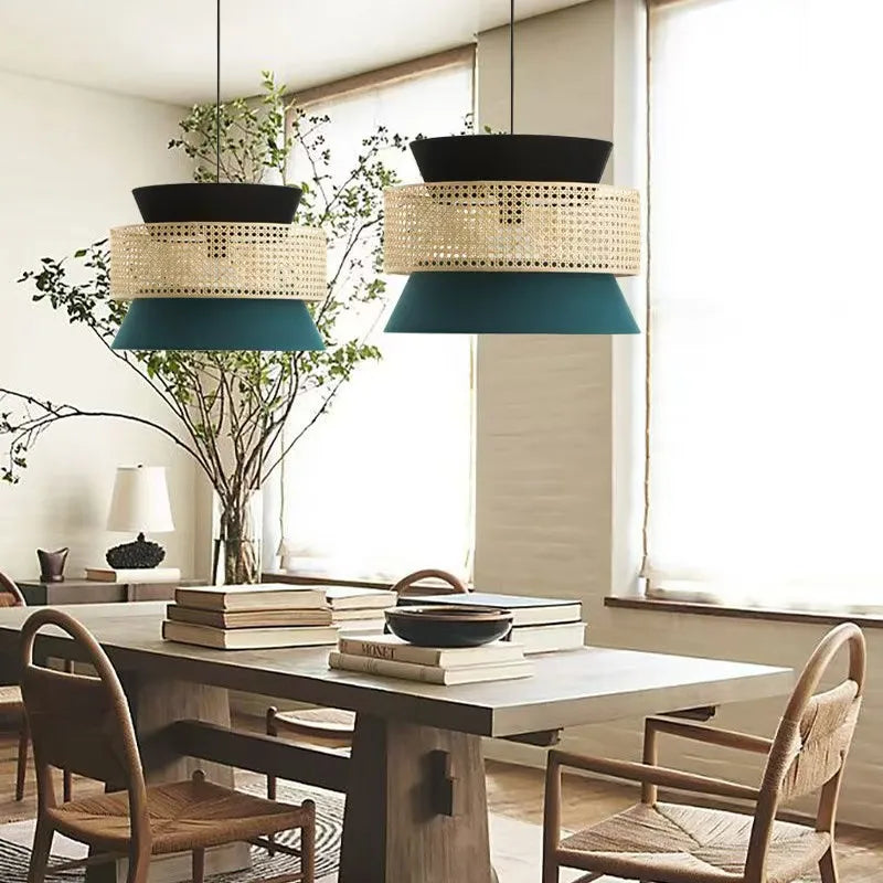 Deux lustres en rotin wabi sabi vert vue salon