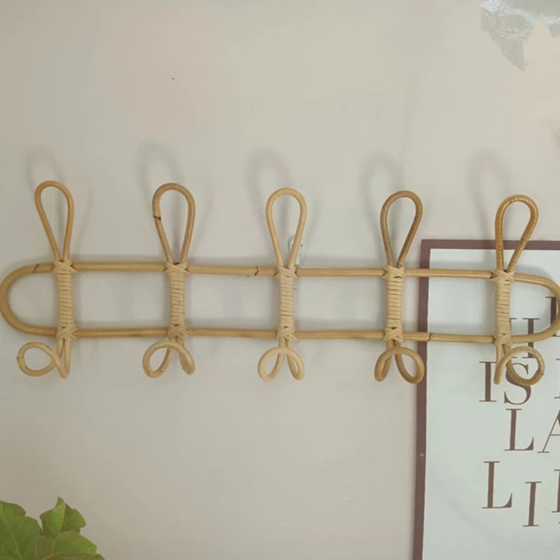 Patère en rotin dans accroché sur mur grand modele