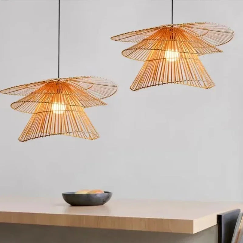 2 suspensions design en rotin en décalées