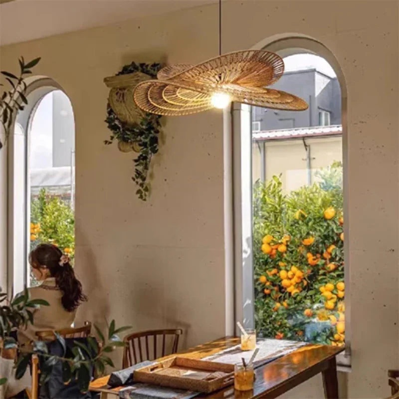 Abat-jour rotin dans restaurant