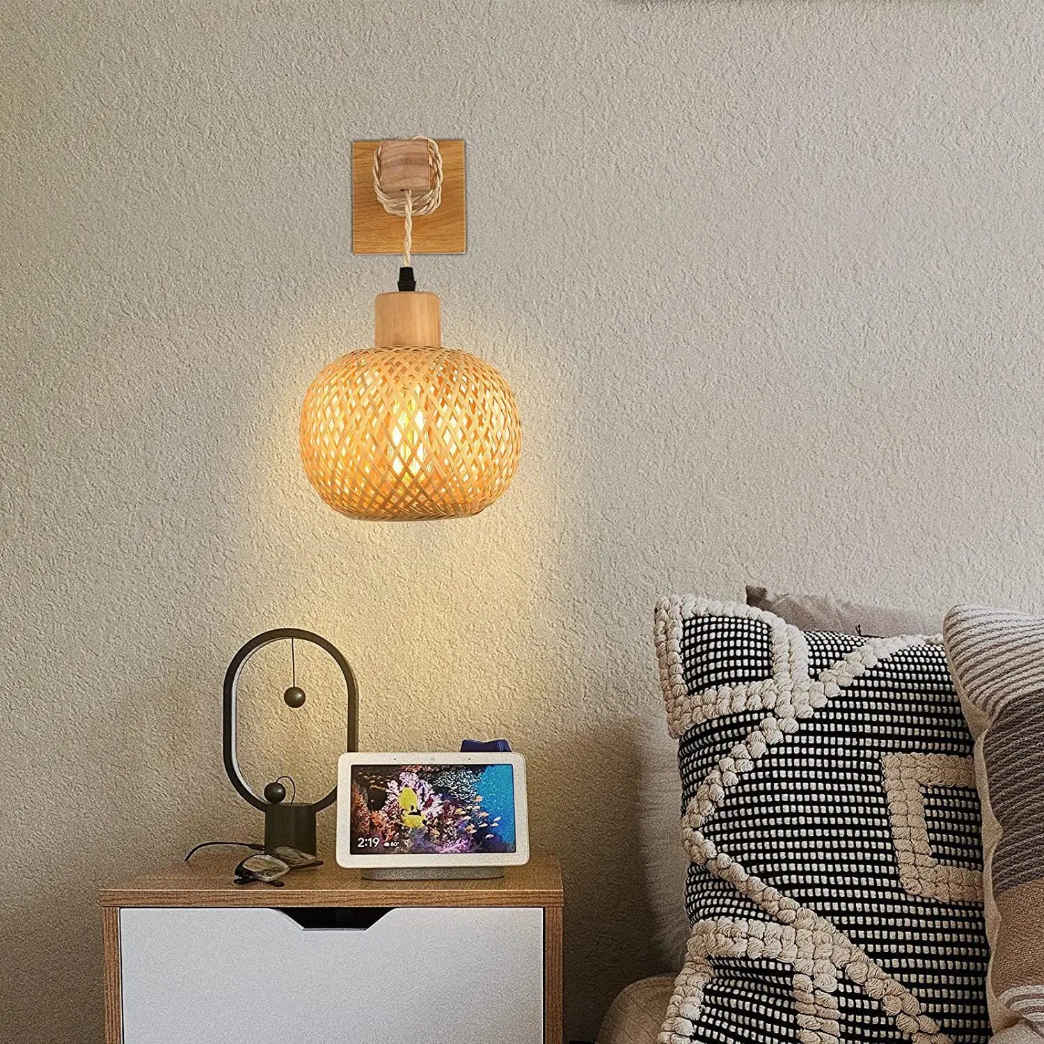 Applique ronde en bambou dans chambre