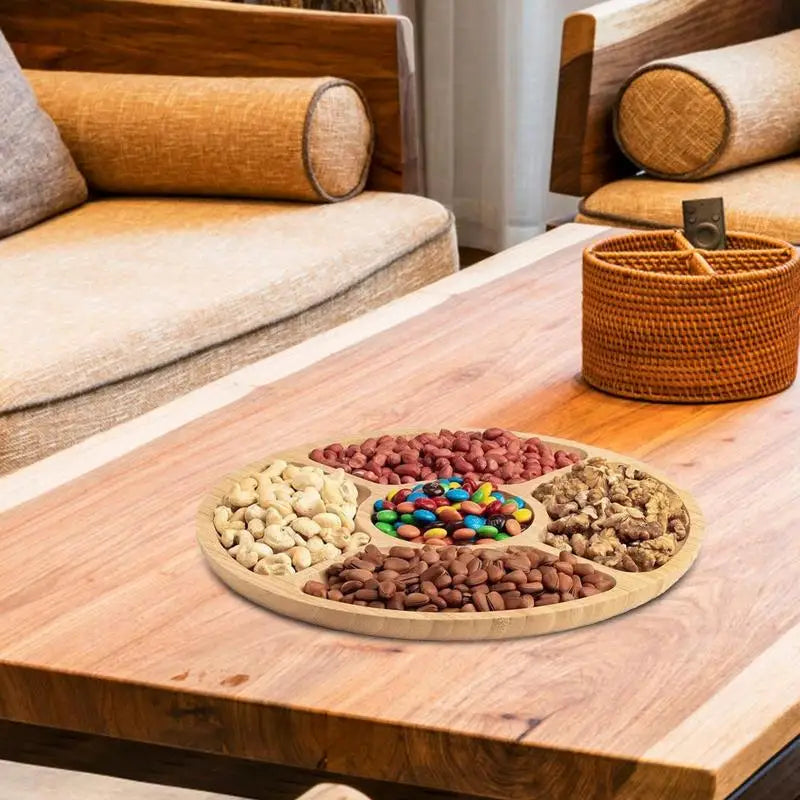 Assiette aperitive en bambou  remplie amandes