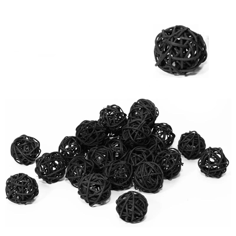 Boules en rotin noires
