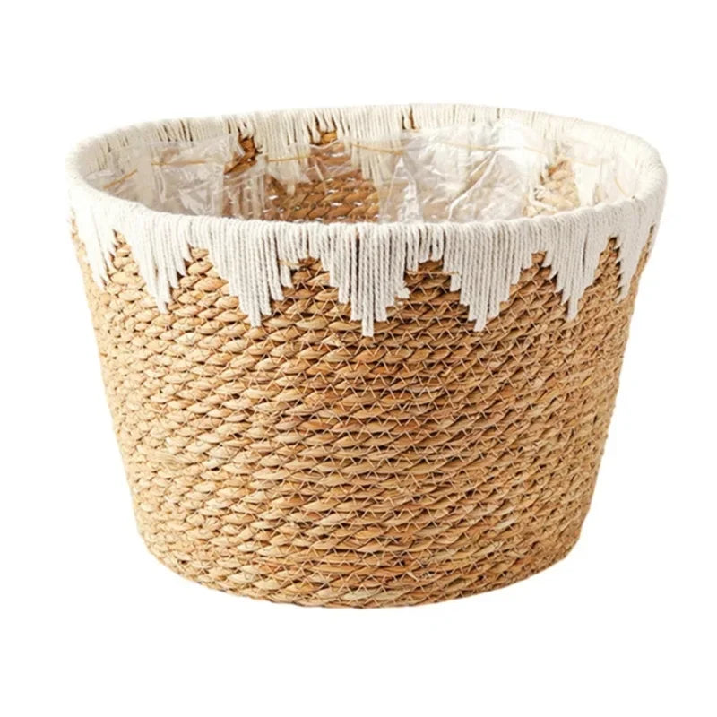 Cache pot en rotin blanc vue de face