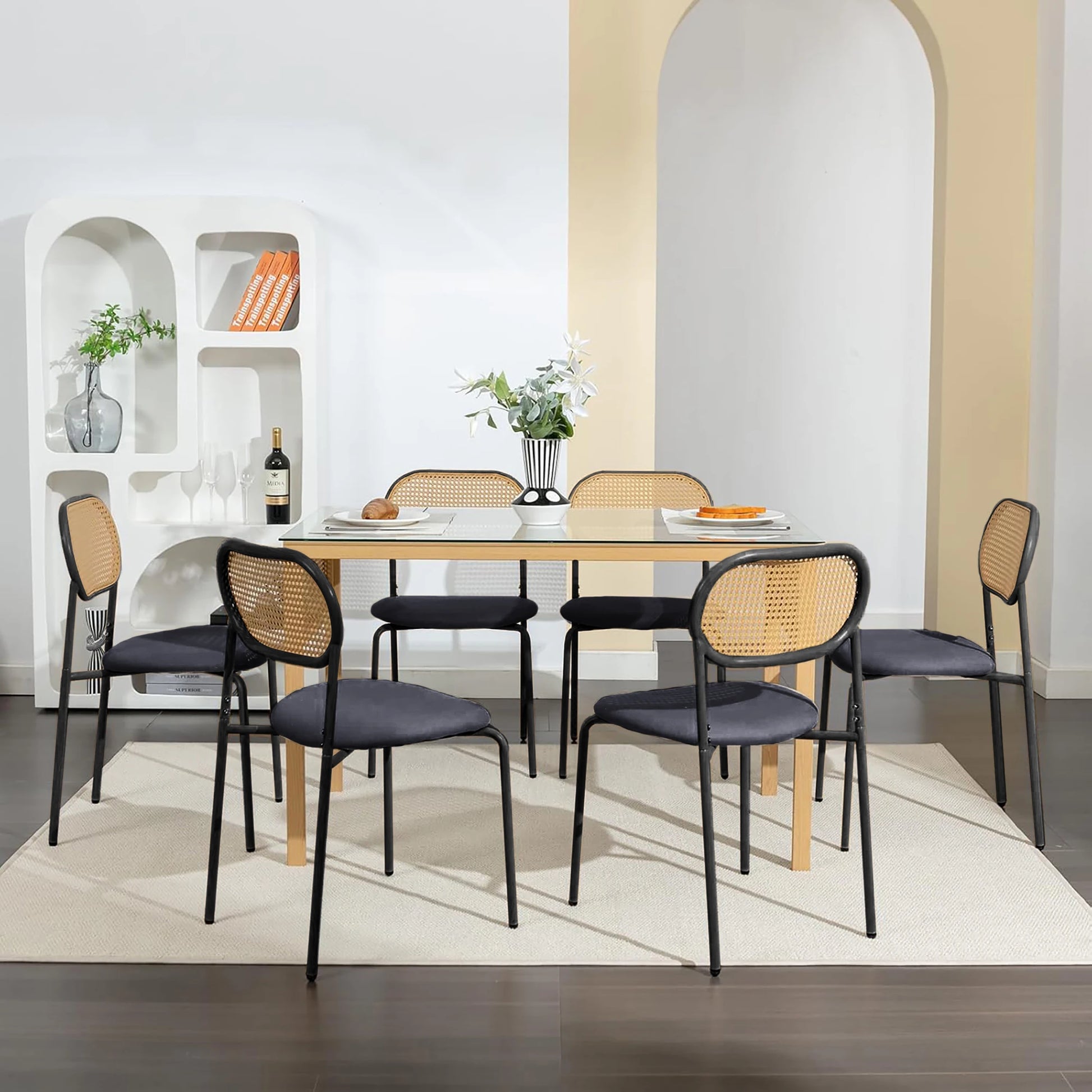 Chaise en rotin design noire pour salle à manger 