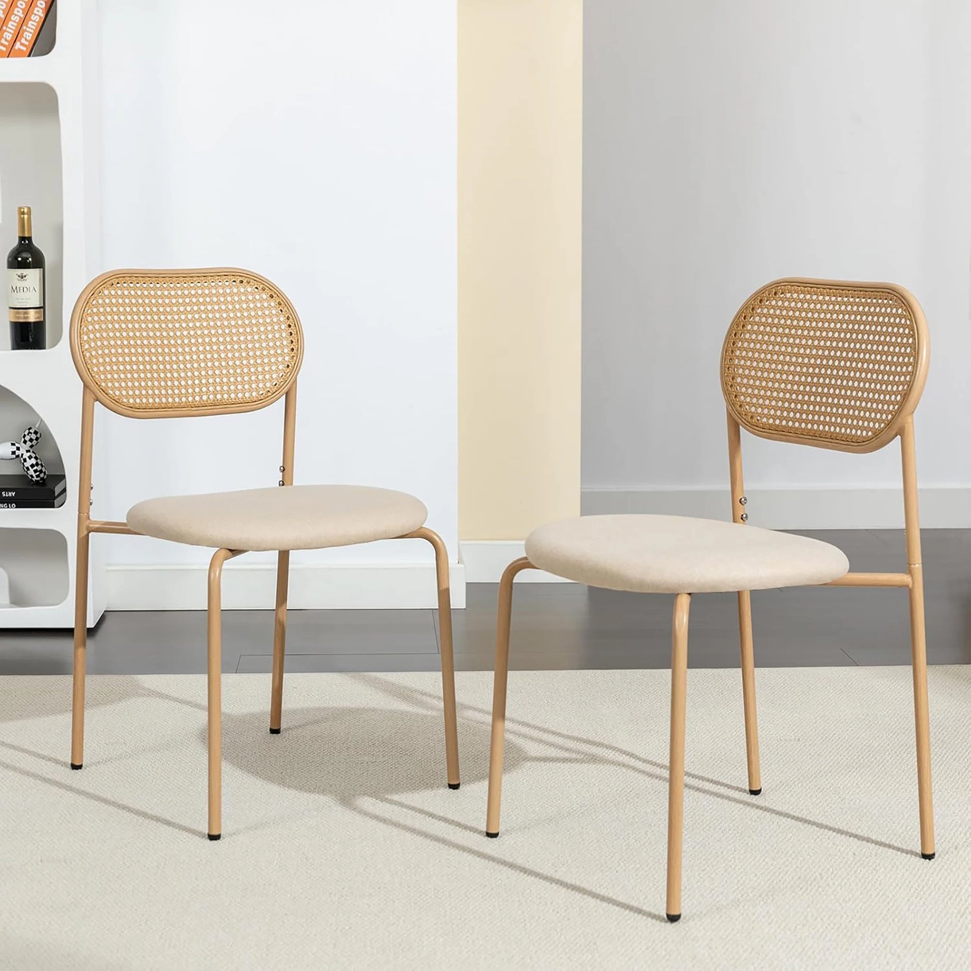 Chaise en rotin design pour salle à manger dans une piece