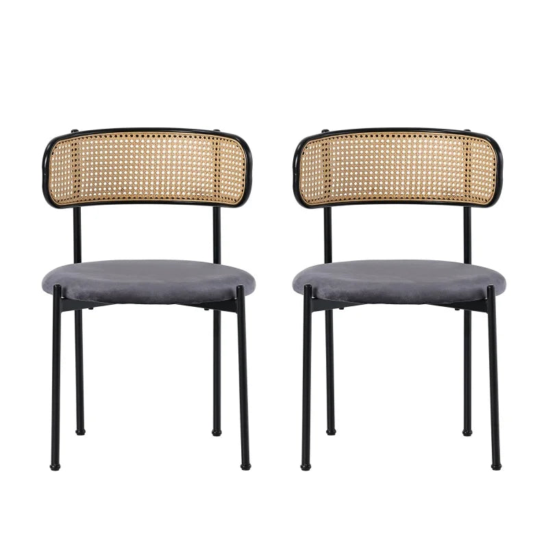 Chaises noires en rotin