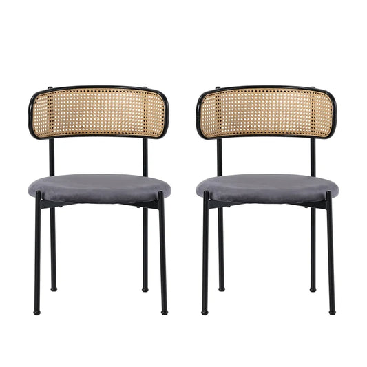Chaises noires en rotin