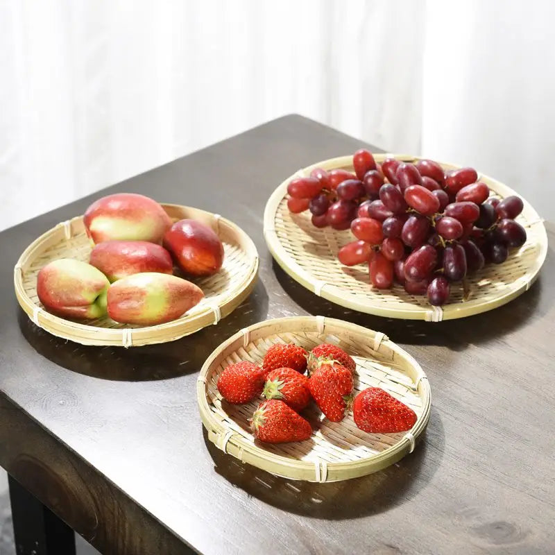 Corbeilles en bambou avec fruits