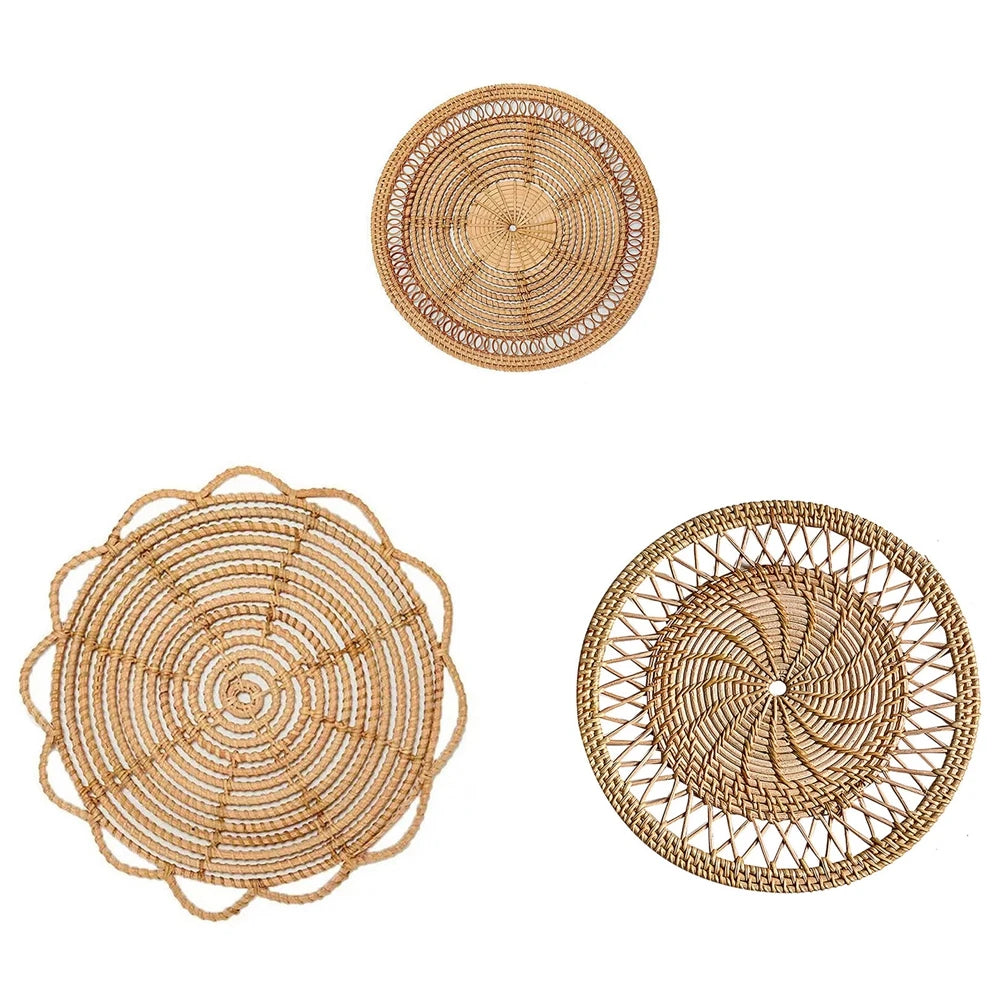 Decoration murale en rotin tresse trois modeles
