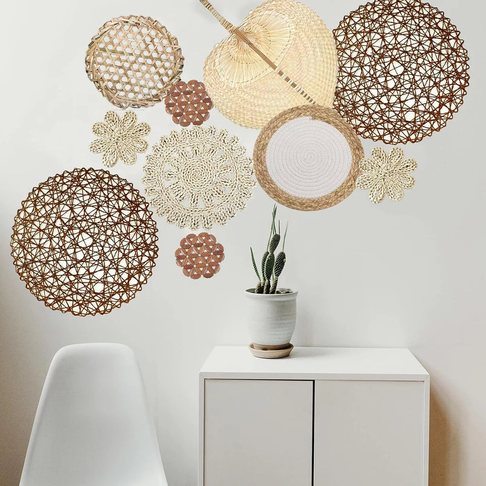 Decoration murale pour salon en rotin vue de face