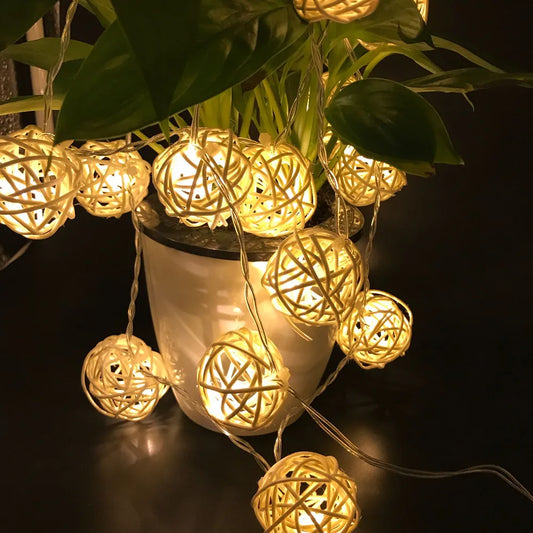 Guirlandes lumineuses en rotin
