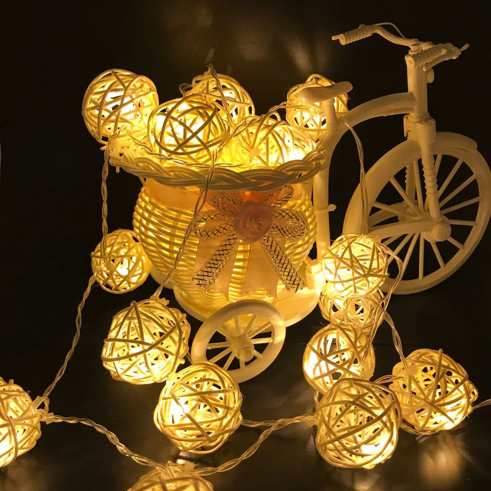 Guirlandes lumineuses en rotin deco