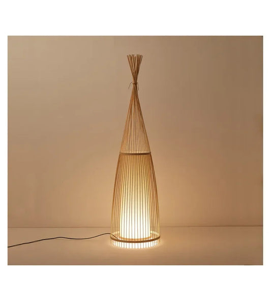 Lampadaire en bambou eclairee