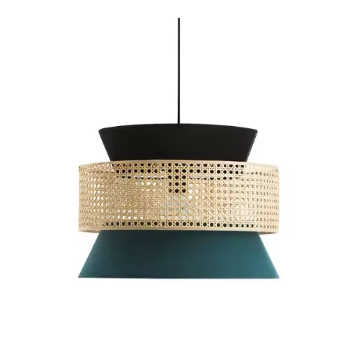 Lustre en rotin wabi sabi vert vue de près