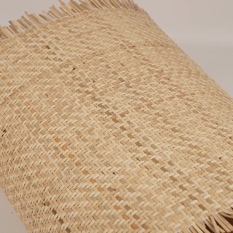 Rouleau de rotin tissage serré gros plan