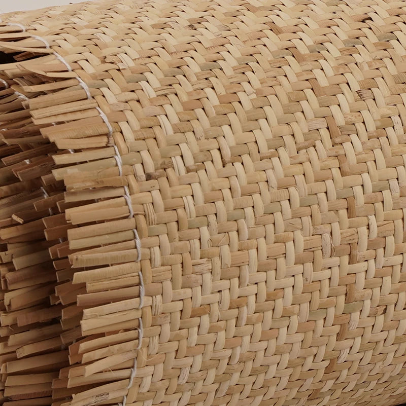 Rouleau de rotin tissage serré vue de pres