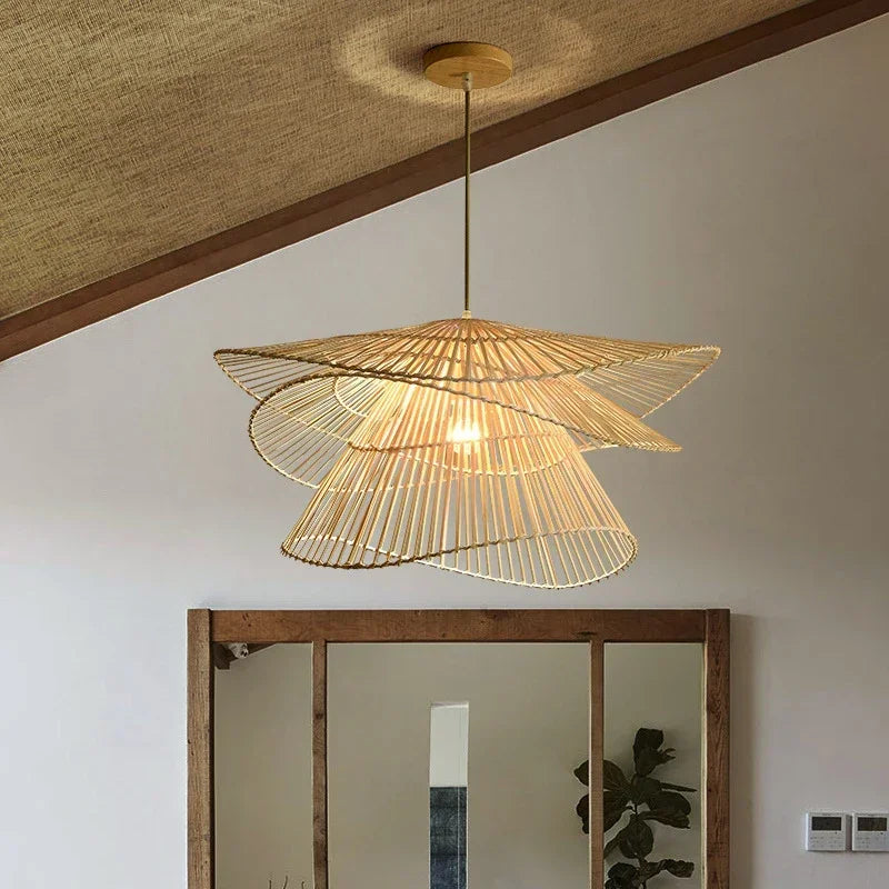 Suspension design en rotin vue de face 