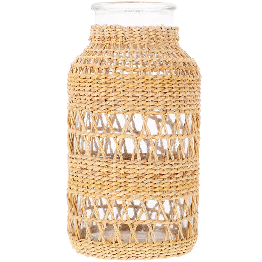 Vase en rotin gros plan