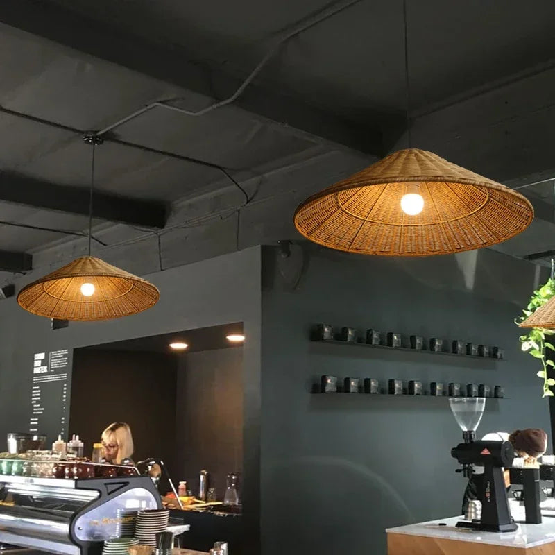 luminaire suspension en rotin exposé