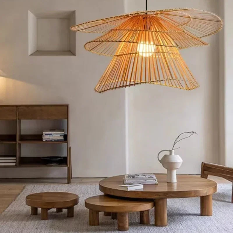 suspension design en rotin vue salon